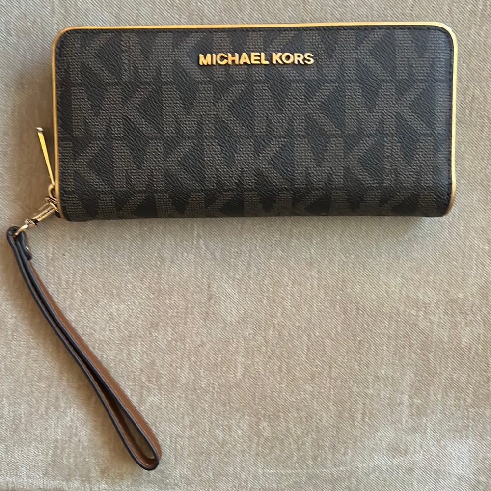 Micheal kors wallet